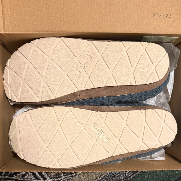 L.L.Bean Cozy Fleece Slippers - Picture 3 of 4